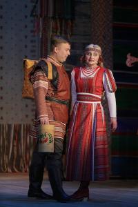Павел (Александр Канев) и Марья (Альбина Карманова)