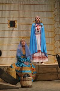 Евӧ Ӧксань (Алёна Сметанина), Сяринь (Анна Бобрецова)